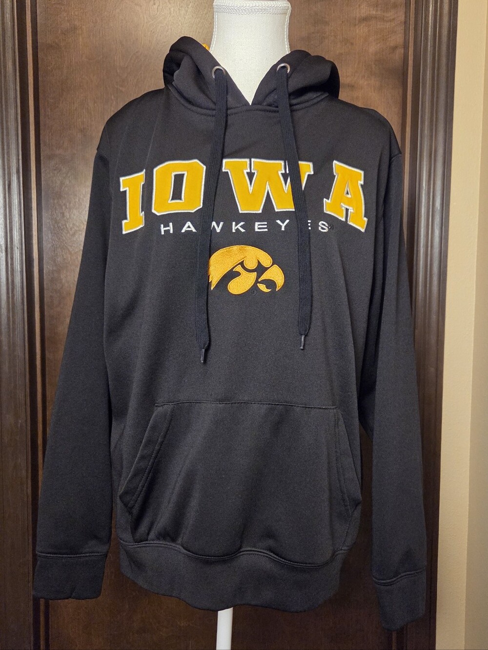 Colosseum Black & Gold Iowa Hawkeyes Pullover Hoodie